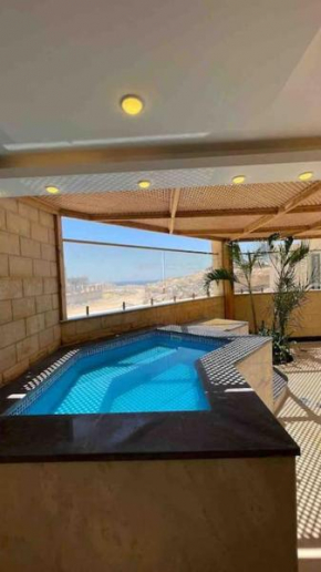 4-Bedroom Apartment with Seaview Balcony & Shared Infinity Pool on the Roof with Seaview